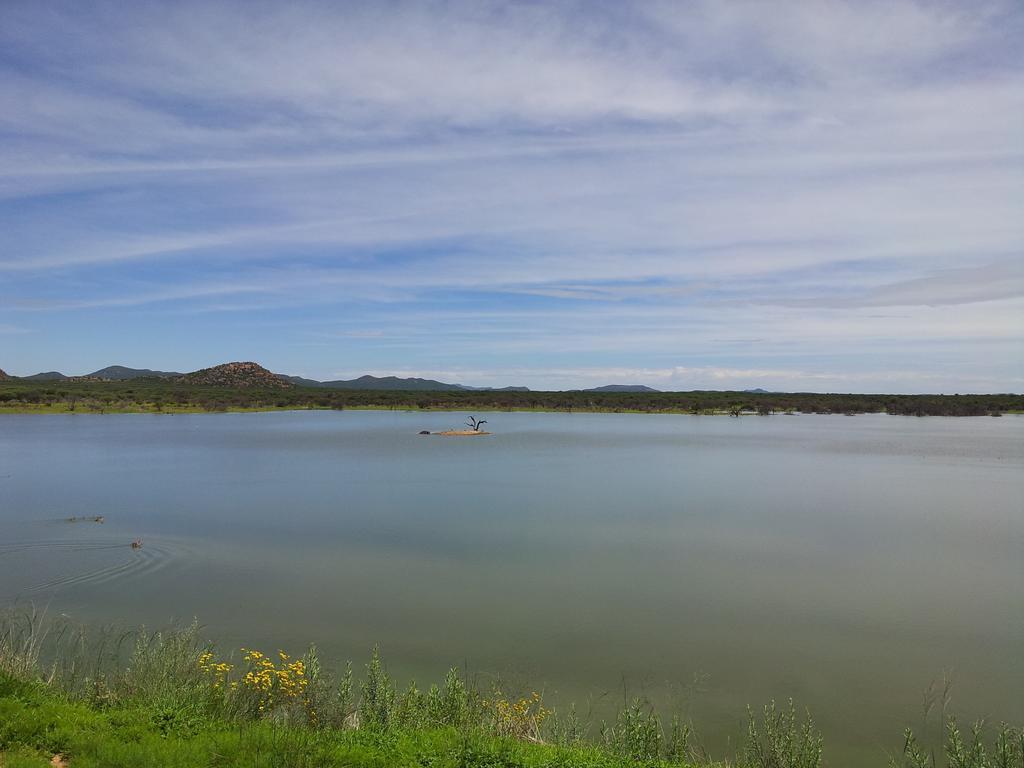 Ovita Wildlife Restcamp Okazize Quarto foto