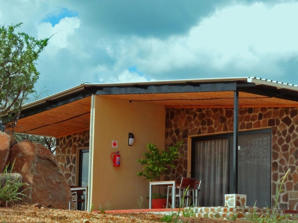 Ovita Wildlife Restcamp Okazize Quarto foto
